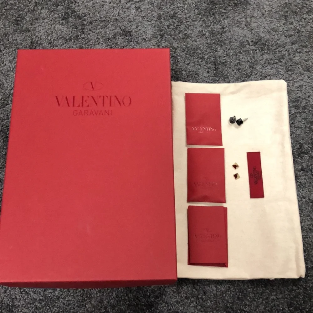 Women’s Valentino Garavani black leather pumps - Picture 8 of 11